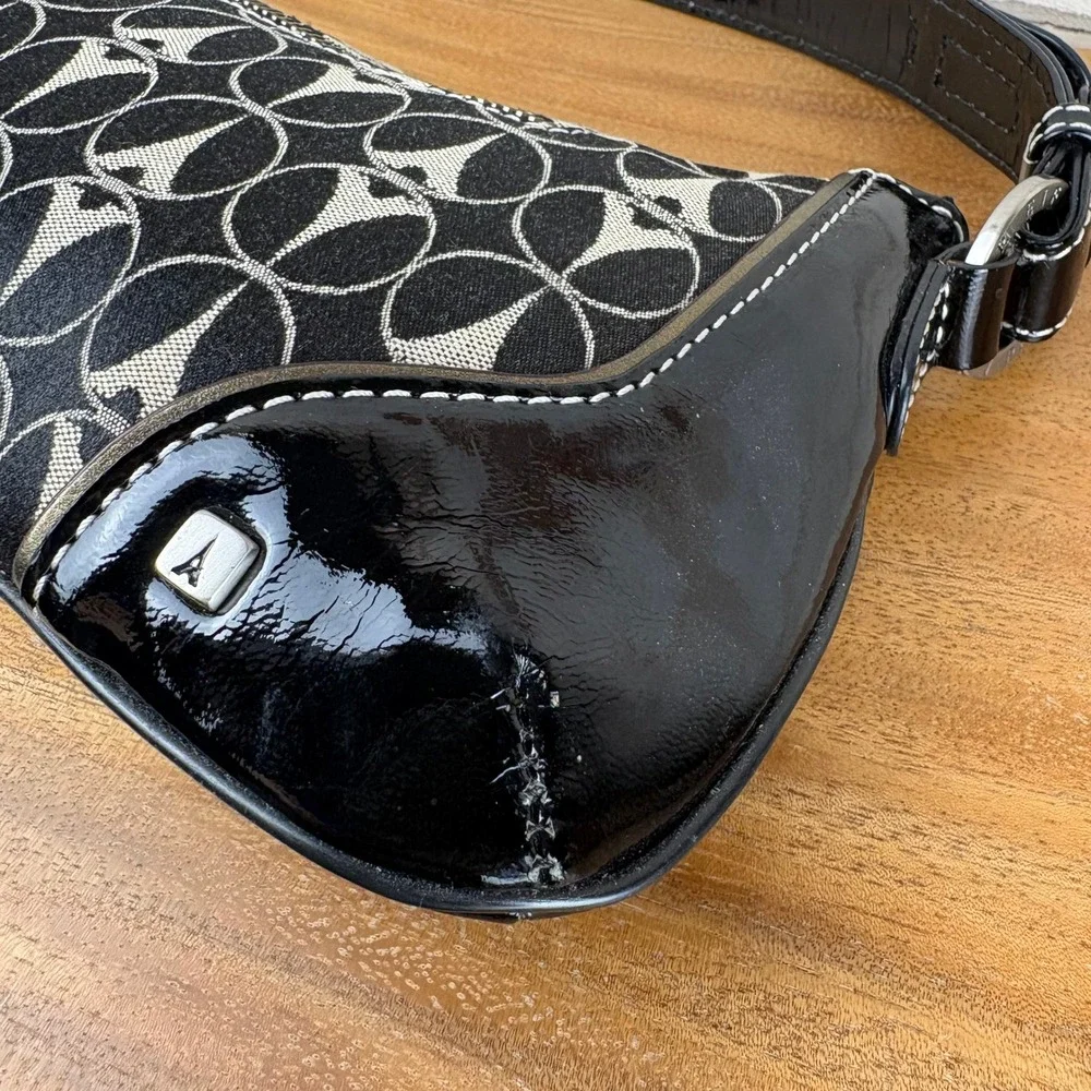 La Tour Eiffel Y2K Baguette Shoulder Bag Black Monogram‎ Patent Trim